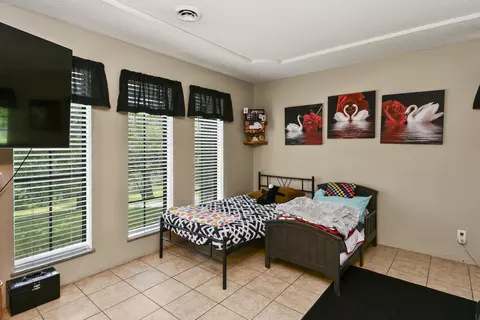 Bedroom - 87 Fox Run Ln, Cape Fair, MO 65624 photo 3 of 13