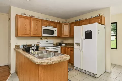 Kitchen - 87 Fox Run Ln, Cape Fair, MO 65624 photo 8 of 11