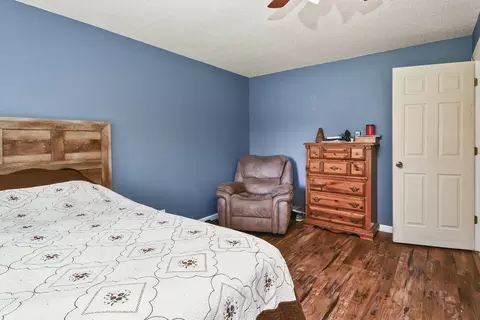 Bedroom - 87 Fox Run Ln, Cape Fair, MO 65624 photo 7 of 13
