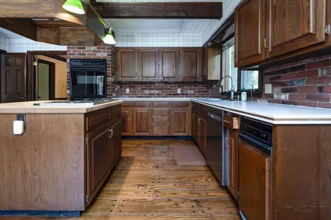 Kitchen - 754 S Pearson Dr, Springfield, MO 65809 photo 3 of 4