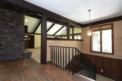 Entry Way - 754 S Pearson Dr, Springfield, MO 65809 photo 2 of 2