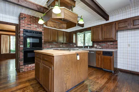 Kitchen - 754 S Pearson Dr, Springfield, MO 65809 photo 2 of 4