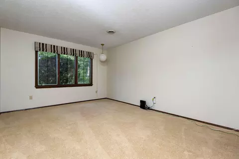 Living - 754 S Pearson Dr, Springfield, MO 65809 photo 8 of 8