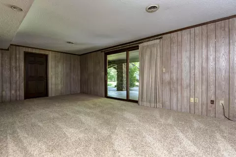 Living - 754 S Pearson Dr, Springfield, MO 65809 photo 6 of 8