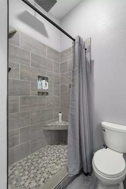 Bath - 4375 Ab Rd, Seymour, MO 65746 photo 4 of 5
