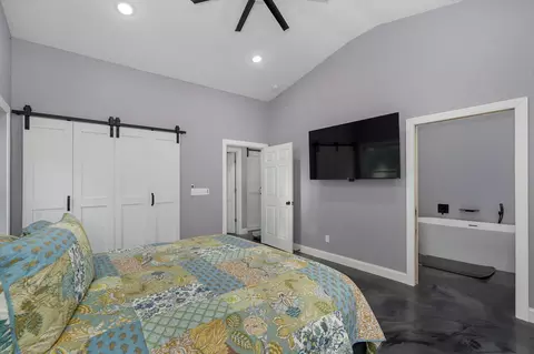 Bedroom - 4375 Ab Rd, Seymour, MO 65746 photo 2 of 2