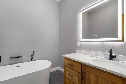 Bath - 4375 Ab Rd, Seymour, MO 65746 photo 1 of 5