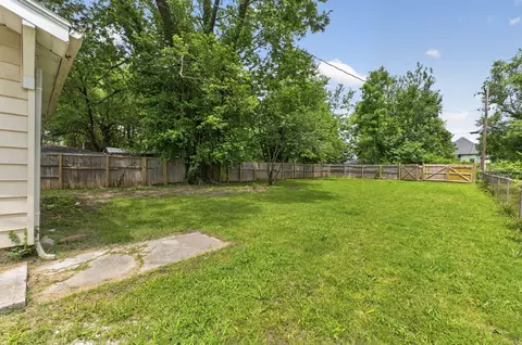 Exterior - 2036 N Johnston Ave, Springfield, MO 65803 photo 8 of 10