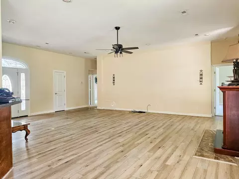 Living - 1409 Hockman St, Mountain View, MO 65548 photo 4 of 5