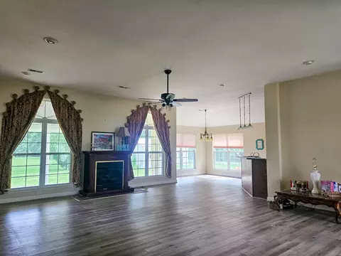 Living - 1409 Hockman St, Mountain View, MO 65548 photo 3 of 5