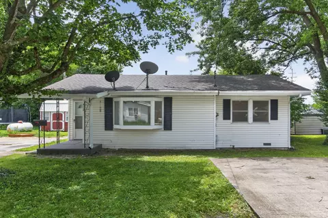 412 E Madison St, Marshfield, MO 65706 photo 1