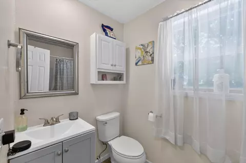 Bath - 207 E Berkeley St, Springfield, MO 65807 photo 3 of 3