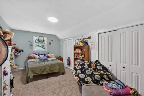 Bedroom - 207 E Berkeley St, Springfield, MO 65807 photo 3 of 3