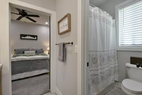 Bath - 401 Discovery Bay Dr, Shell Knob, MO 65747 photo 6 of 6