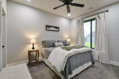 Bedroom - 401 Discovery Bay Dr, Shell Knob, MO 65747 photo 4 of 9