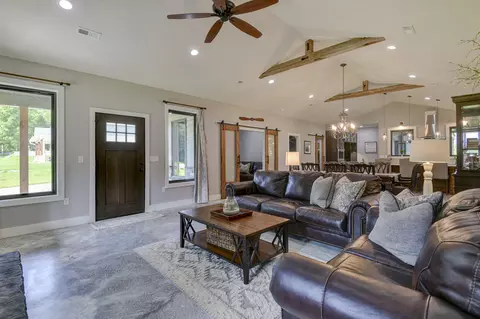 Living - 401 Discovery Bay Dr, Shell Knob, MO 65747 photo 1 of 4