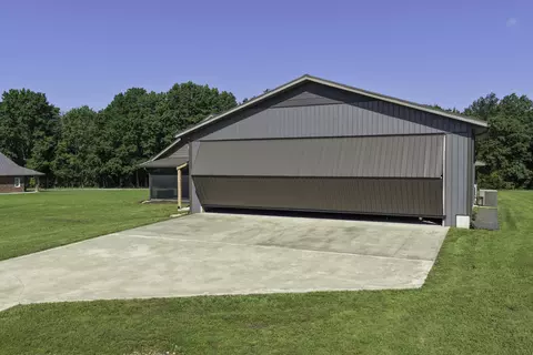 Exterior - 401 Discovery Bay Dr, Shell Knob, MO 65747 photo 9 of 10