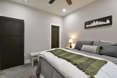 Bedroom - 401 Discovery Bay Dr, Shell Knob, MO 65747 photo 6 of 9