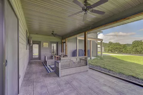 Exterior - 401 Discovery Bay Dr, Shell Knob, MO 65747 photo 2 of 10