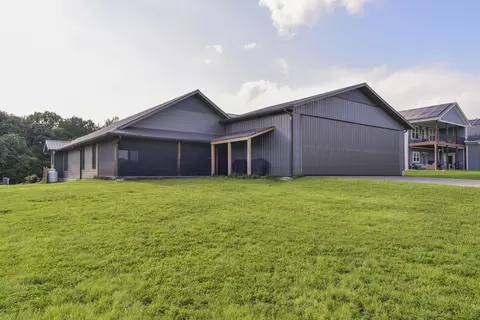 Exterior - 401 Discovery Bay Dr, Shell Knob, MO 65747 photo 6 of 10