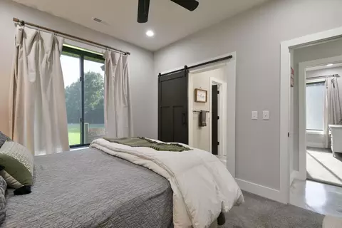 Bedroom - 401 Discovery Bay Dr, Shell Knob, MO 65747 photo 5 of 9