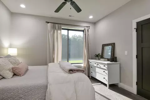Bedroom - 401 Discovery Bay Dr, Shell Knob, MO 65747 photo 7 of 9