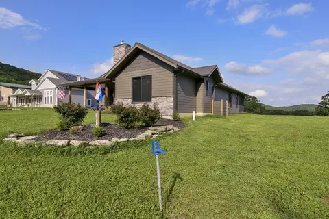 Exterior - 401 Discovery Bay Dr, Shell Knob, MO 65747 photo 5 of 10