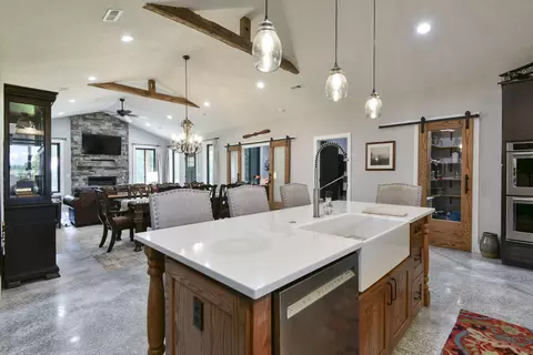 Kitchen - 401 Discovery Bay Dr, Shell Knob, MO 65747 photo 5 of 6
