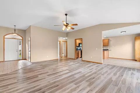 Living - 259 Mesquite Dr, Branson, MO 65616 photo 2 of 4