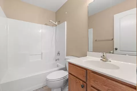 Bath - 259 Mesquite Dr, Branson, MO 65616 photo 2 of 4