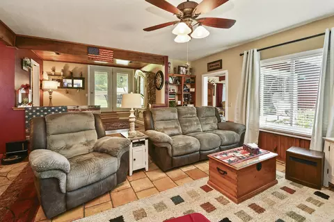 Living - 701 Spears Ave, Crane, MO 65633 photo 3 of 5