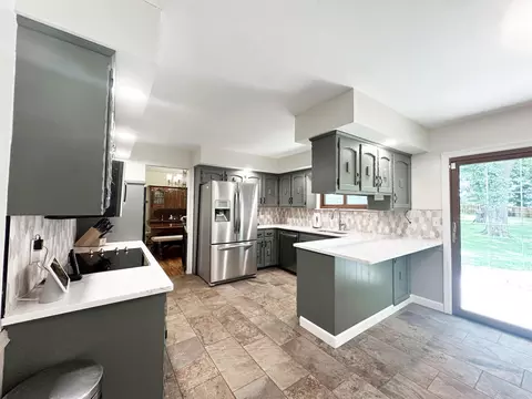 Kitchen - 2550 E Sparkleberry Ln, Springfield, MO 65804 photo 3 of 3