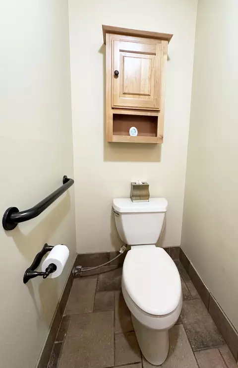 Bath - 2550 E Sparkleberry Ln, Springfield, MO 65804 photo 8 of 8