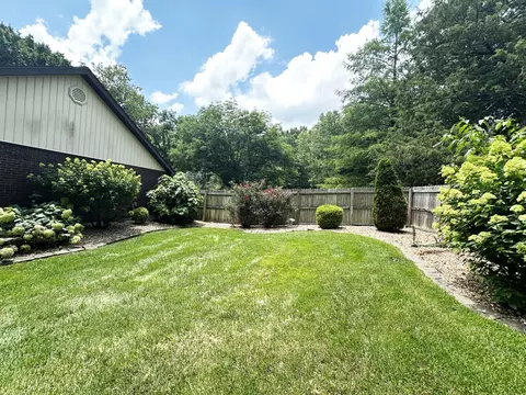 Exterior - 2550 E Sparkleberry Ln, Springfield, MO 65804 photo 9 of 14