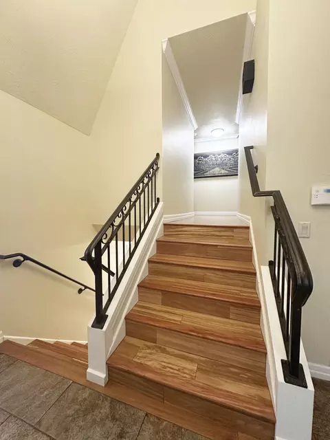 Entry Way - 2550 E Sparkleberry Ln, Springfield, MO 65804 photo 2 of 3
