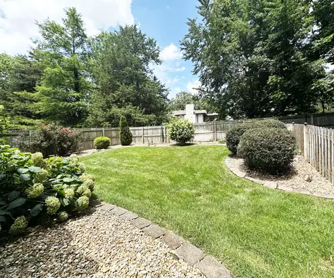 Exterior - 2550 E Sparkleberry Ln, Springfield, MO 65804 photo 8 of 14