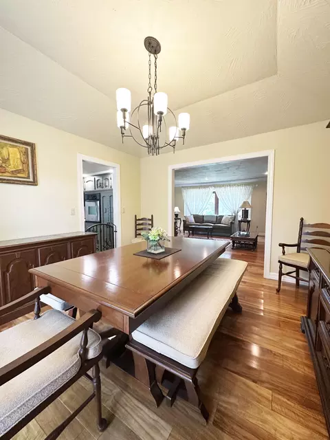Dining - 2550 E Sparkleberry Ln, Springfield, MO 65804 photo 1 of 1