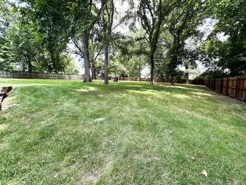 Exterior - 2550 E Sparkleberry Ln, Springfield, MO 65804 photo 5 of 14