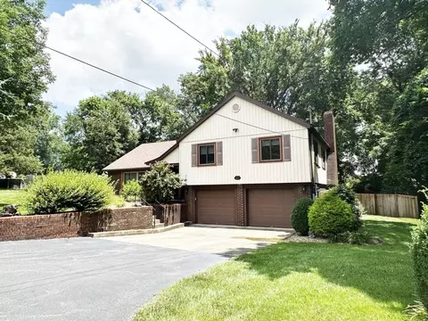 Exterior - 2550 E Sparkleberry Ln, Springfield, MO 65804 photo 3 of 14