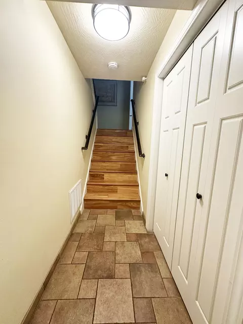 Entry Way - 2550 E Sparkleberry Ln, Springfield, MO 65804 photo 3 of 3