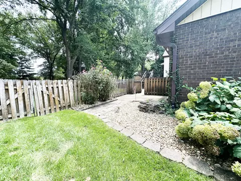 Exterior - 2550 E Sparkleberry Ln, Springfield, MO 65804 photo 11 of 14