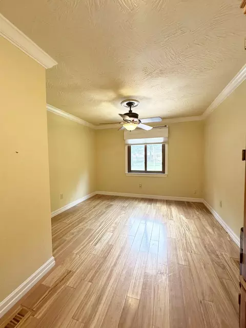 Bedroom - 2550 E Sparkleberry Ln, Springfield, MO 65804 photo 4 of 4