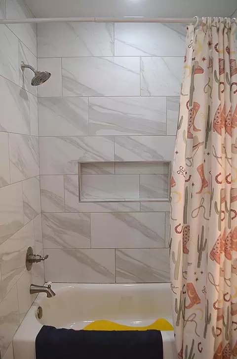 Bath - 319 Hickory Ln, Ozark, MO 65721 photo 5 of 7