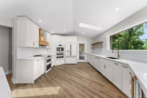 Kitchen - 23878 Cherry Ln, Shell Knob, MO 65747 photo 5 of 8