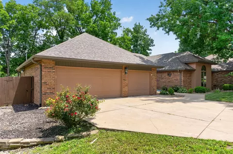 Exterior - 3402 S Valley View Ave, Springfield, MO 65804 photo 3 of 7