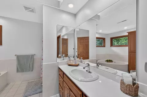 Bath - 3402 S Valley View Ave, Springfield, MO 65804 photo 1 of 5
