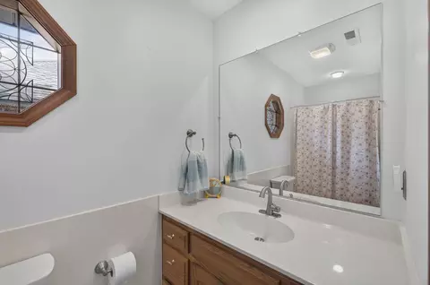 Bath - 3402 S Valley View Ave, Springfield, MO 65804 photo 4 of 5