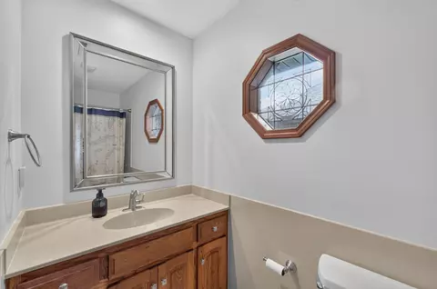Bath - 3402 S Valley View Ave, Springfield, MO 65804 photo 5 of 5