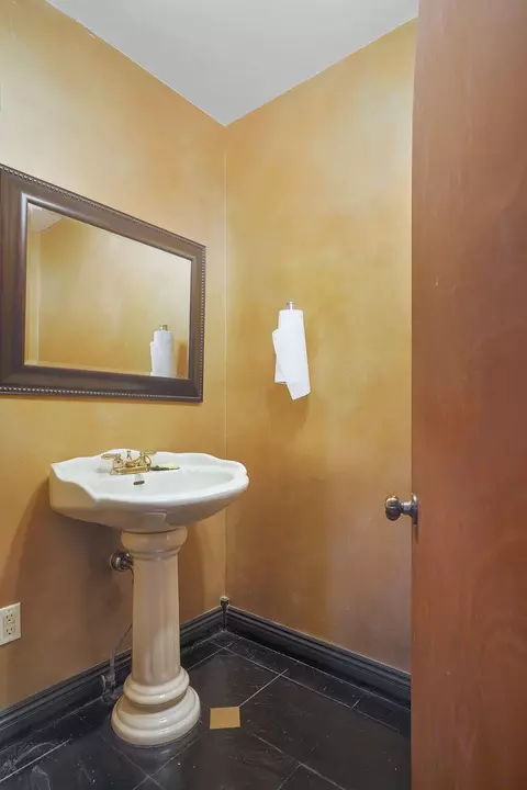 Bath - 4967 S Buckingham Ln, Springfield, MO 65810 photo 1 of 7
