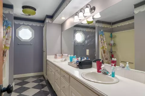 Bath - 4967 S Buckingham Ln, Springfield, MO 65810 photo 6 of 7